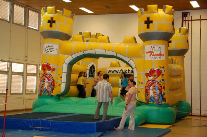 Hüpfburg in der Turnhalle