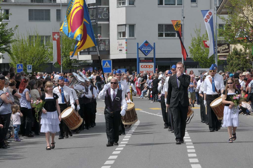 MG Uttigen auf der Umzugsstrecke.