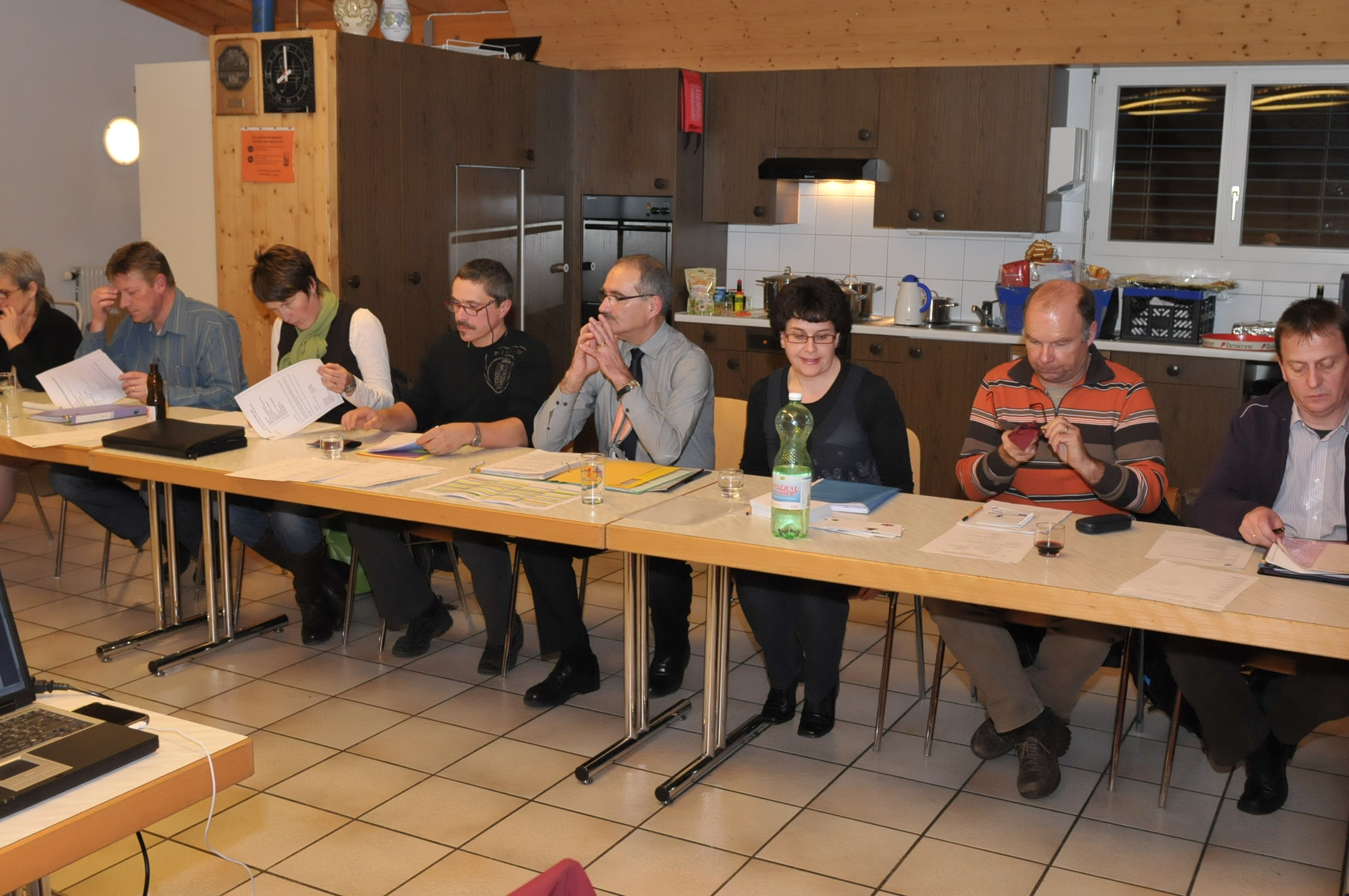 Vorstand am Vorstandstisch.