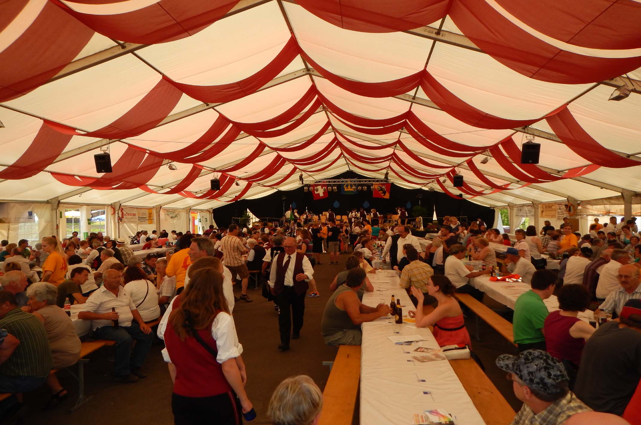 Festzelt von innen. 