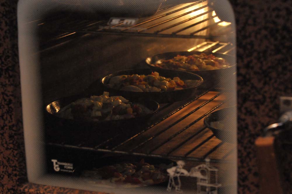 Selbst "gebastelte" Pizzen brutzeln im Ofen.