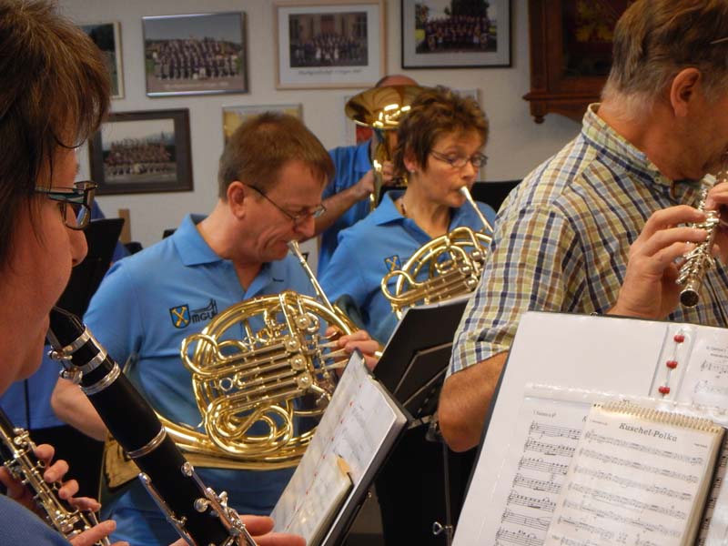 Das F-Horn-Register am Spielen.