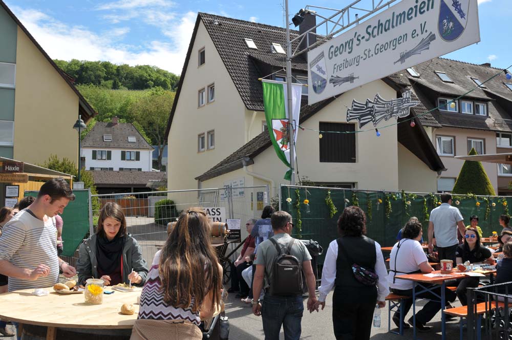 Teil des Weinfestes im Dorf.