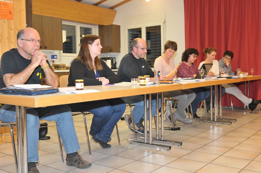 Vorstand am Tisch.
